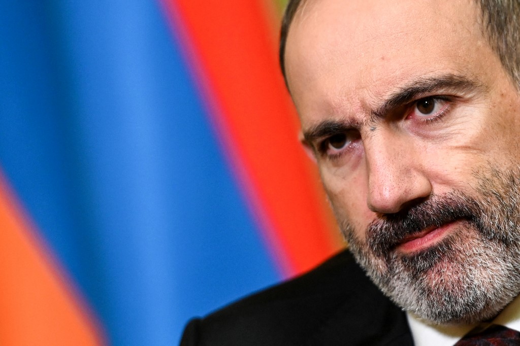 Opositores irrumpen en sedes gubernamentales para pedir la dimisión del primer ministro armenio