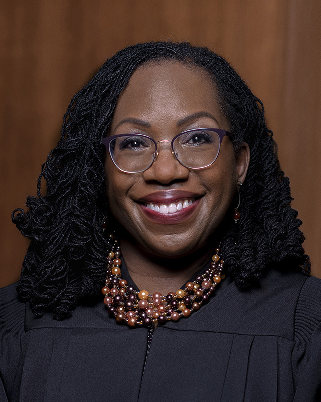 В САЩ афроамериканка положи клетва като нов член на Върховния съд