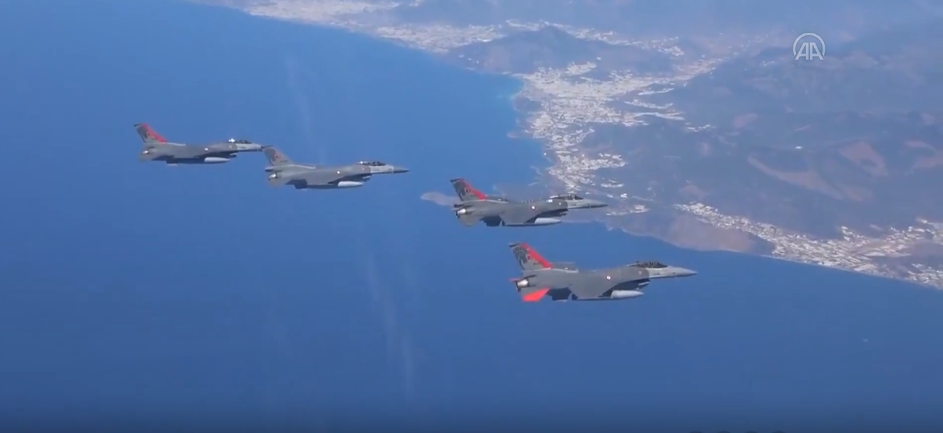 Az Észak-ciprusi Török Köztársaságban tartott légi bemutatót a Török Légierő műrepülő köteléke