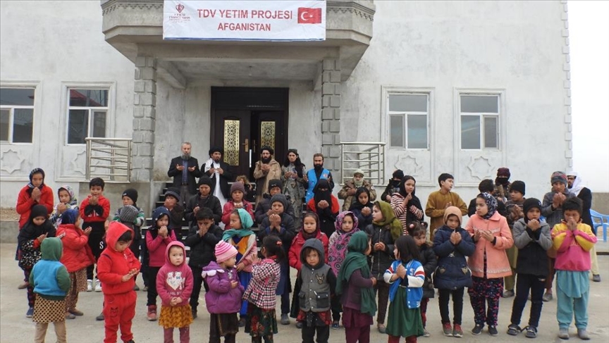 حمایت تورکیه از اطفال یتیم وبی سرپرست در شهرمزار شریف افغانستان