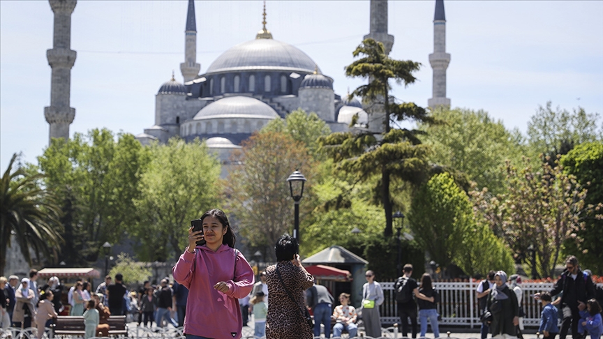 истанбул май ейида чәтәллик сайаһәтчиләрни күтүвилишта рекорт йаратти