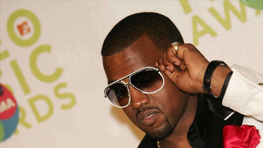 Kanye West cambia legalmente su nombre