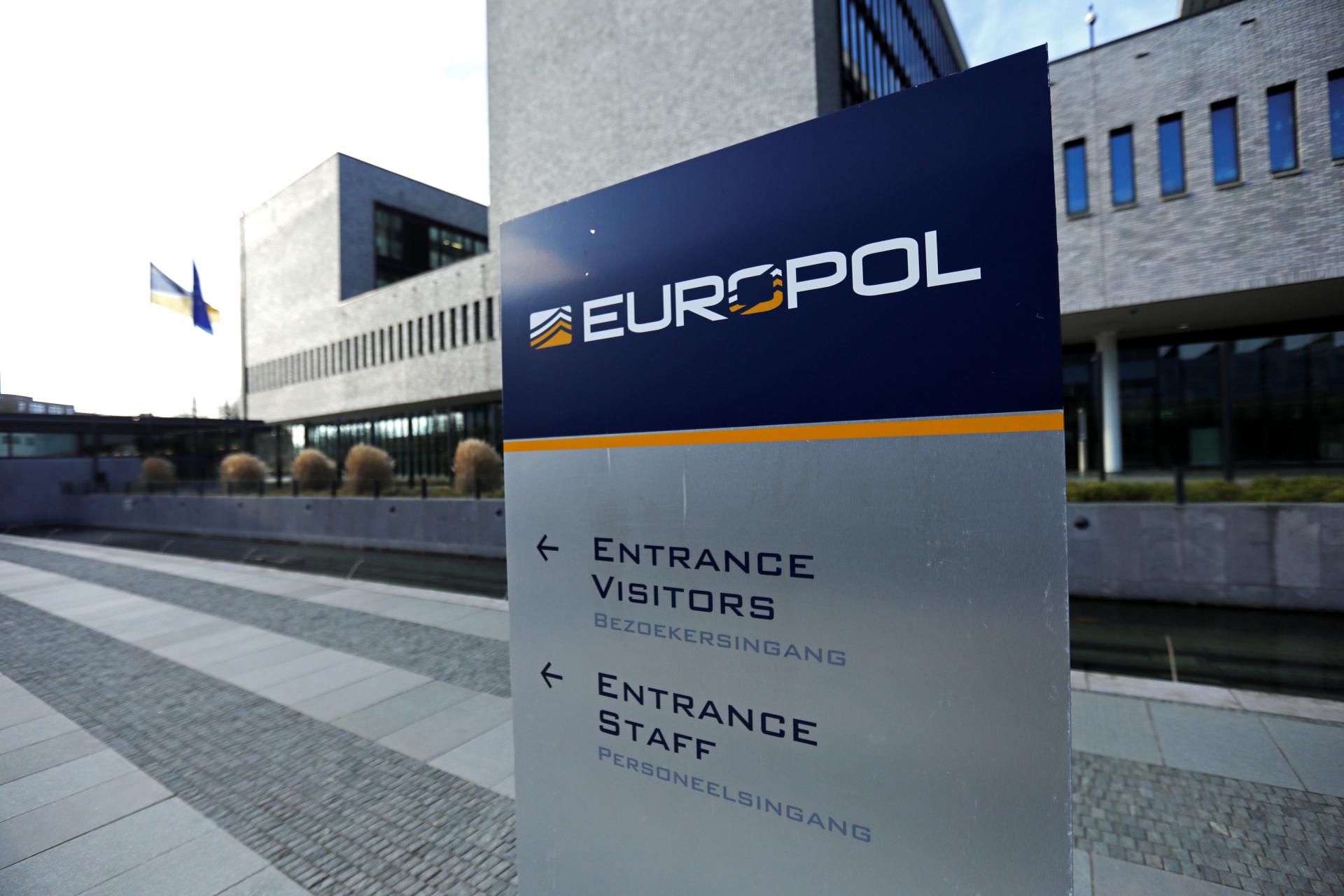 Europoli arrestoi 150 persona në një operacion kundër “Dark Web”