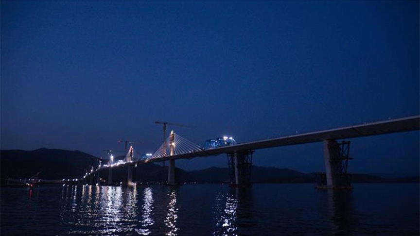 Северните и јужни територии на Хрватска се поврзаа со мост
