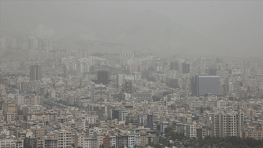بسیاری از شهرهای ایران با آلودگی هوا دست و پنجه نرم می کنند