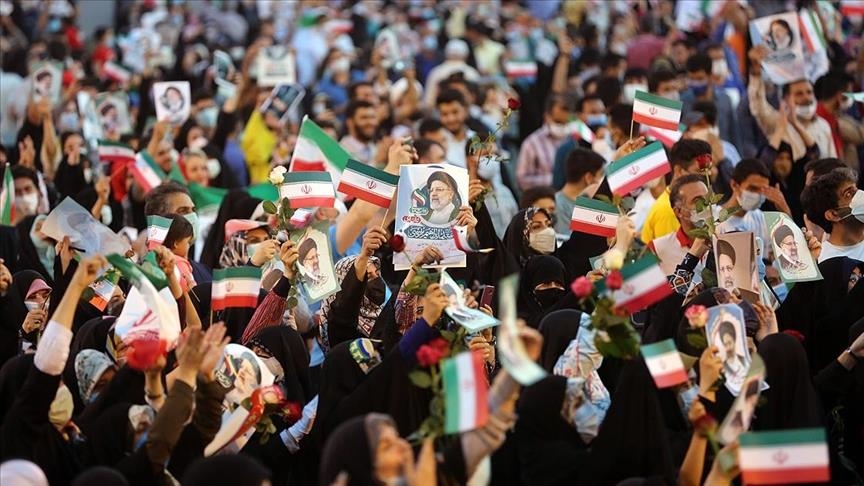 伊朗保守派人庆祝莱希当选伊朗总统