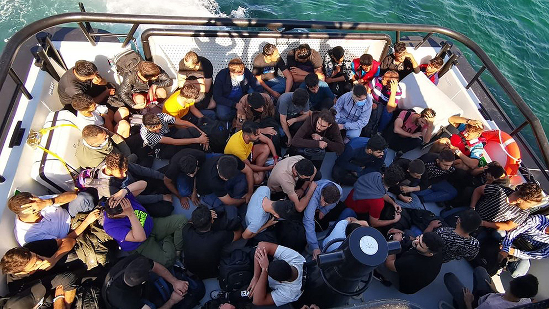 ترکی، 59 غیر قانونی مہاجرین کو  بیچ سمندر میں ڈوبنے سے بچا لیا گیا