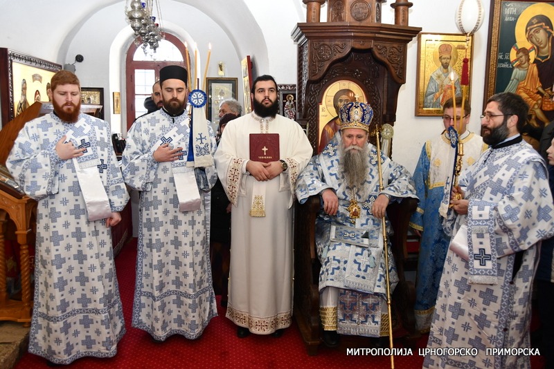 Në Mal të Zi vazhdojnë tensionet pas fronizimit të kreut të Kishës Ortodokse Serbe në Cetinje