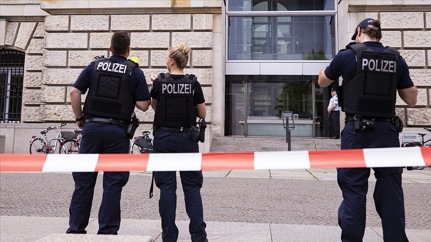 جرمنی، مسلح شخص نے تین معصوم راہگیروں کو چاقو کے وار سے  قتل کر دیا