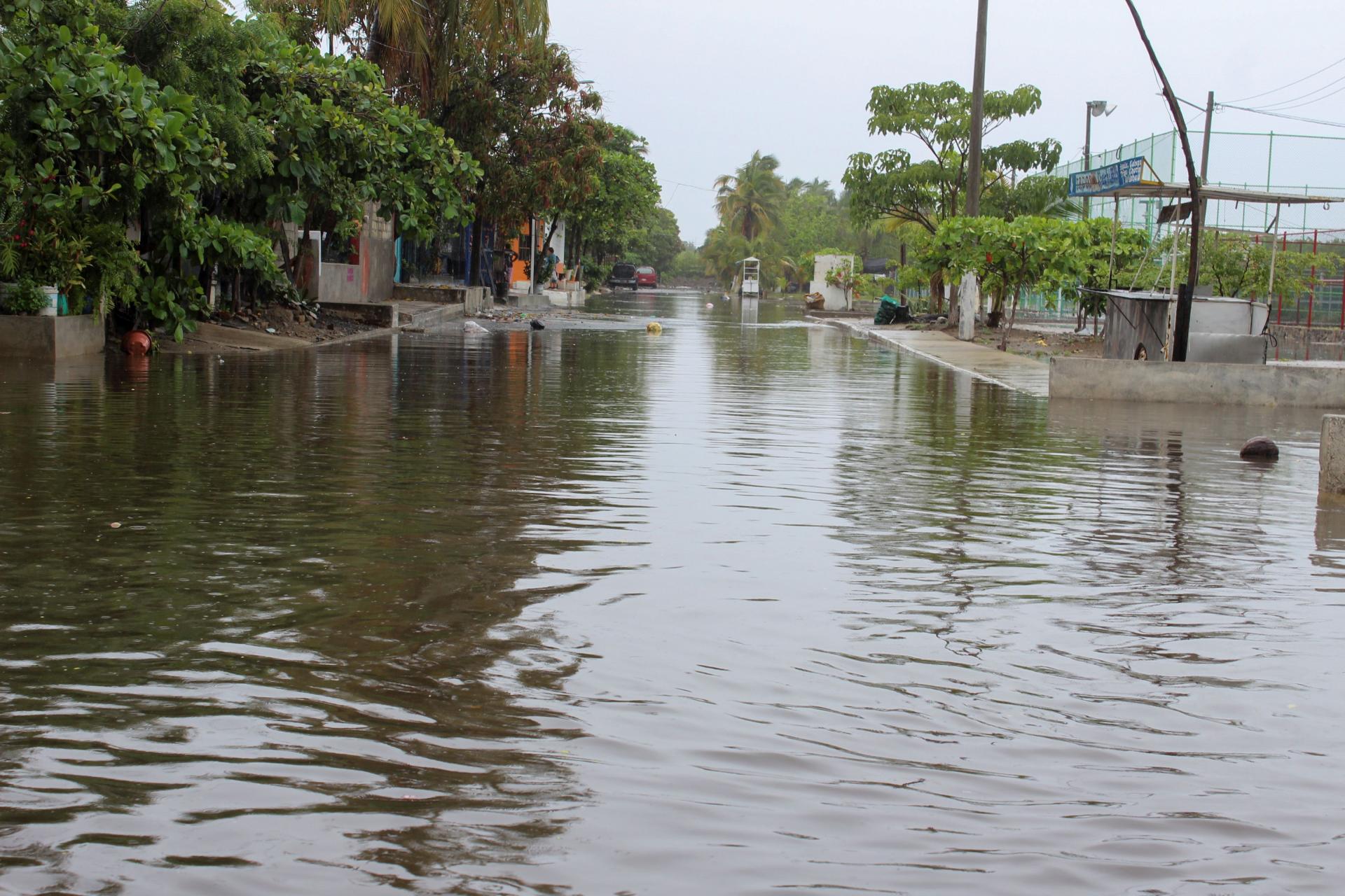 墨西哥遭受格雷斯热带风暴的侵袭8人死亡