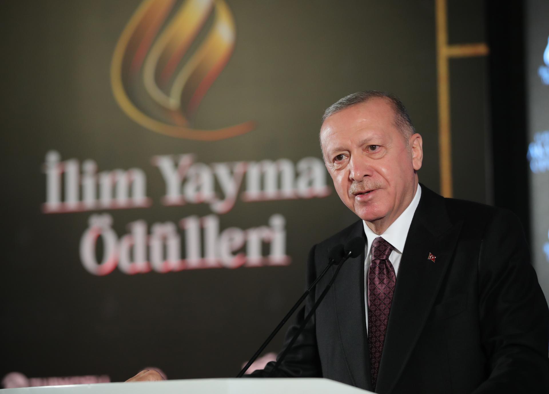 Prezident Erdogan Ylym ýaýratmak boýunça sylaglamak dabarasyna gatnaşdy