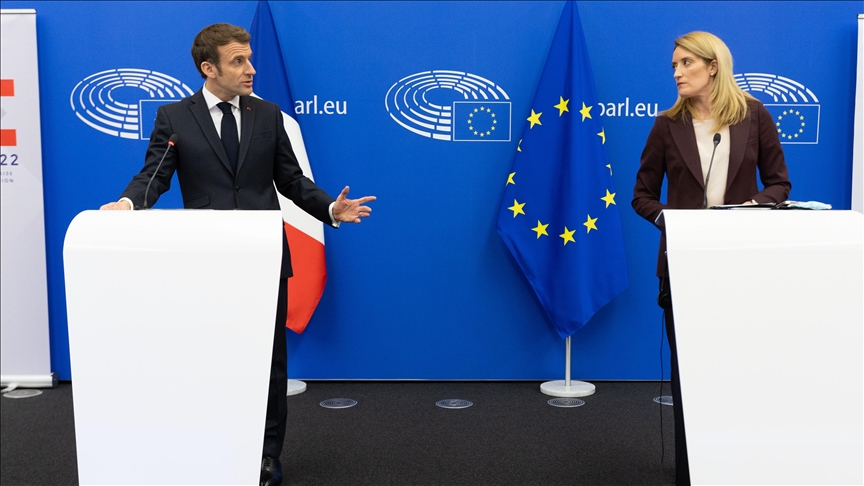 Conferenza stampa senza domande a Strasburgo,reazione a Macron e Metsola