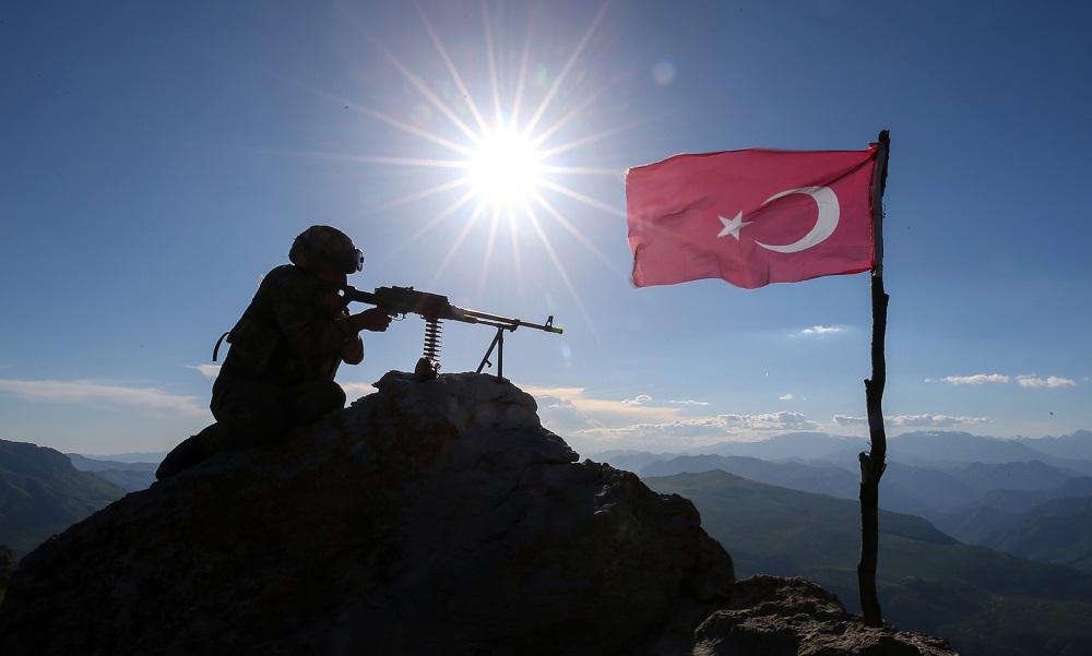 Fuerzas de seguridad neutralizan a decenas de terroristas del PKK/YPG en tres dias
