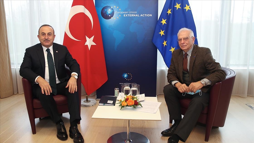 Çavuşoğlu: "Cooperaremos con Borrell para continuar con la agenda positiva"