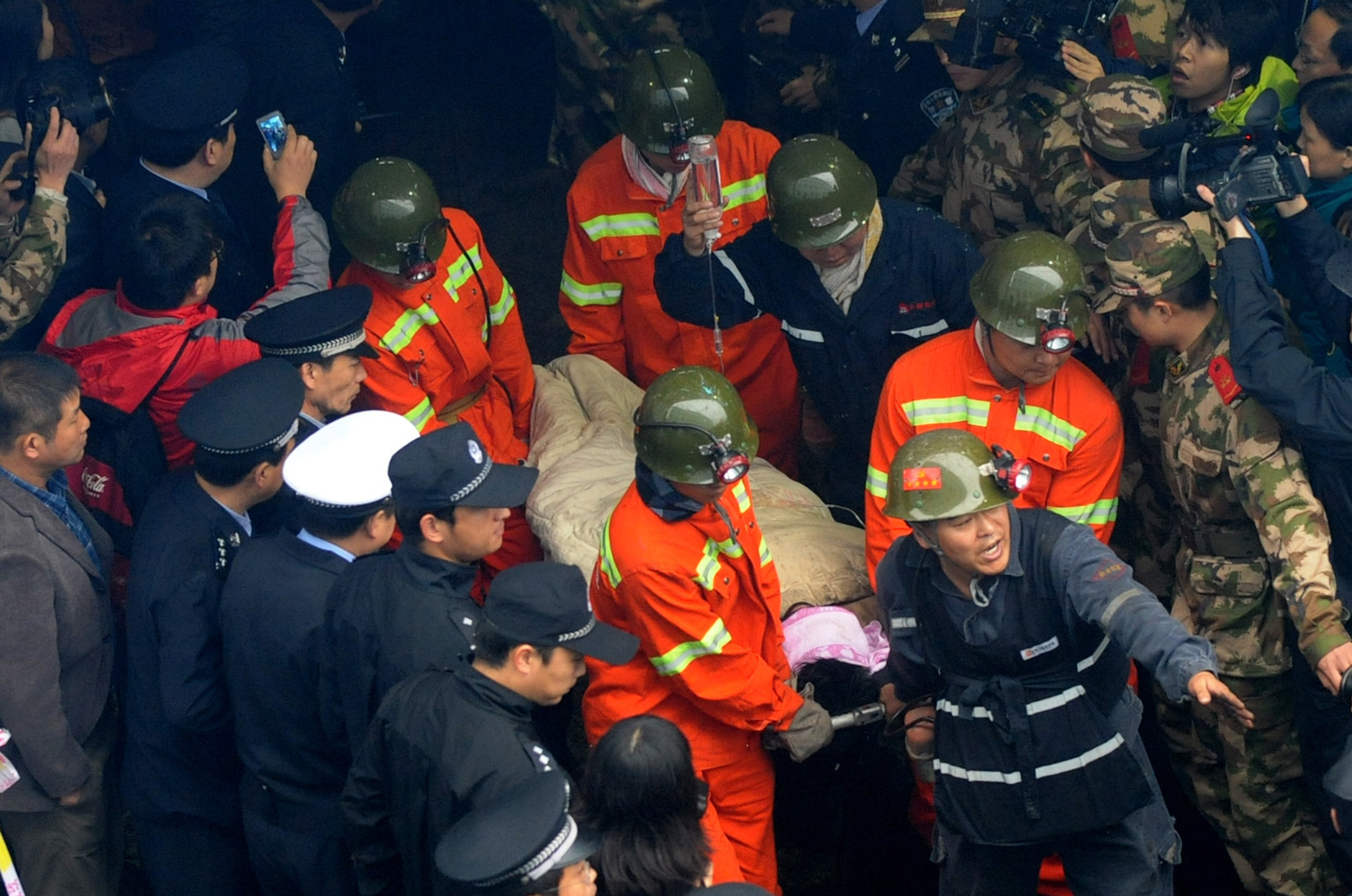 Cina trovai corpi senza vita di altri 10 minatori intrappolati sotto le macerie