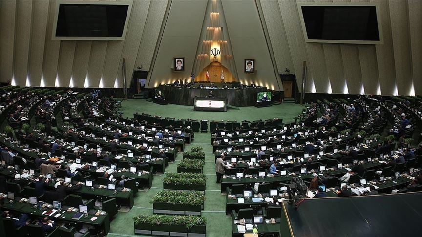 نایب رئیس کمیسیون آموزش و تحقیقات مجلس ایران: اجرای اصل 15 قانون اساسی را خلاف امنیت ملی می‌دانم