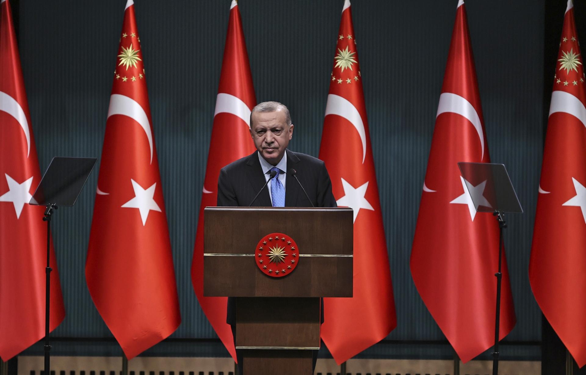 فراخوان اردوغان از تمامی احزاب سیاسی برای مشارکت در تدوین قانون اساسی جدید