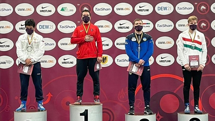 کشتی‌گیر ملی پوش ترکیه مدال طلای مسابقات نوجوانان قهرمانی اروپا را کسب کرد