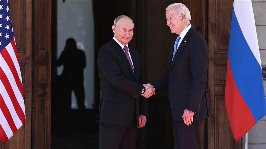 Vladimir Putin nel colloquio virtuale con il presidente americano Joe Biden