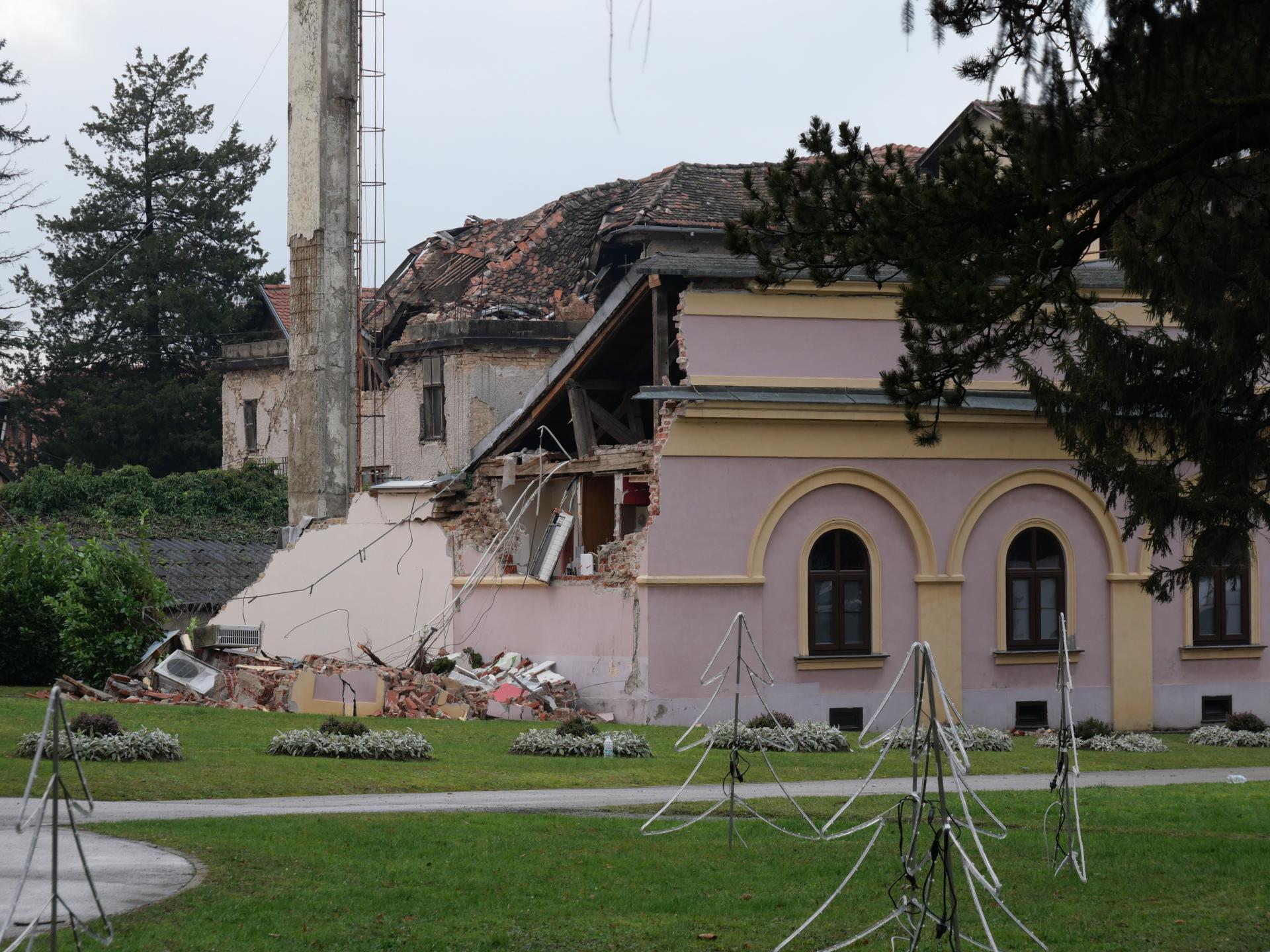 Mešihat Islamske zajednice i predstavnici deset zemalja u posjeti potresom pogođenom Sisku