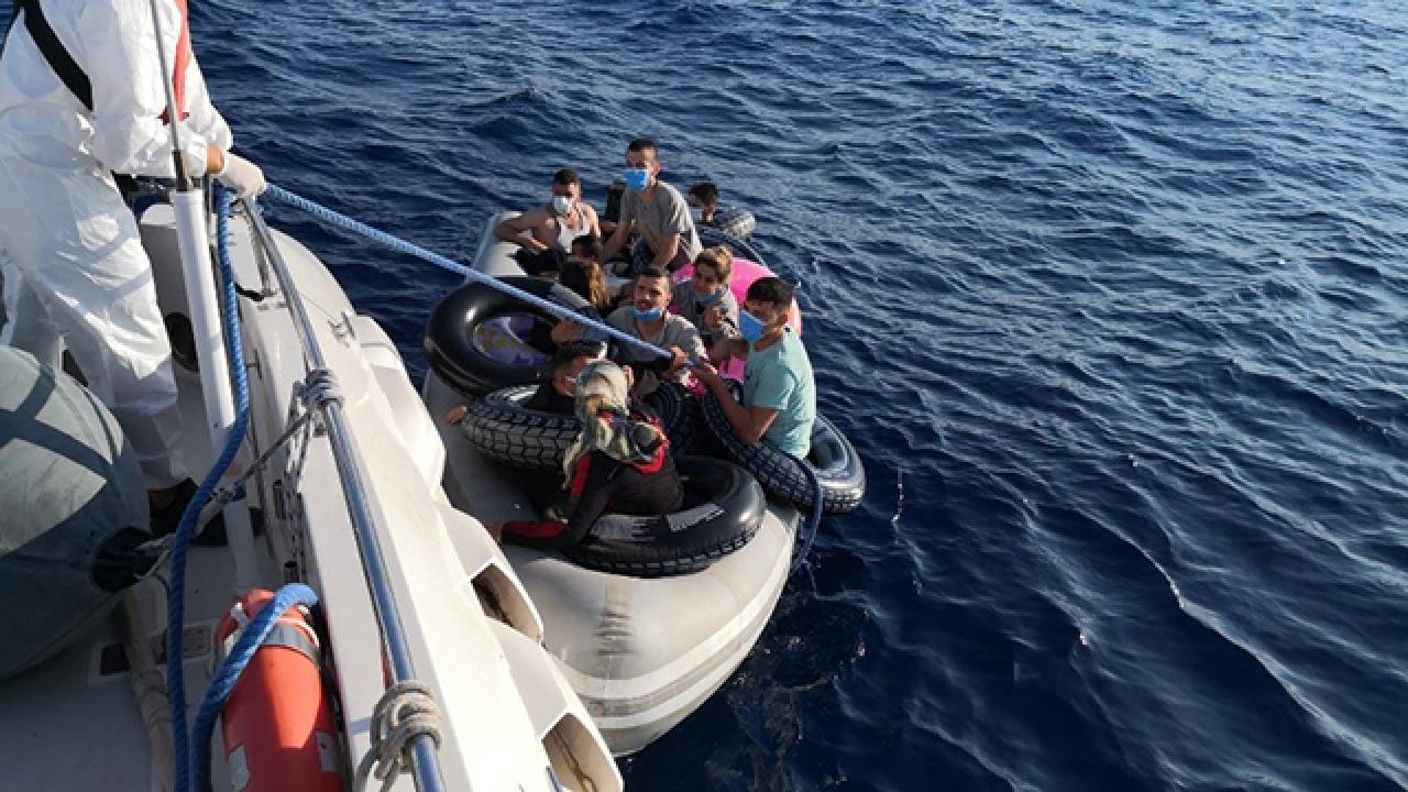 被希腊赶出的非正规移民获救