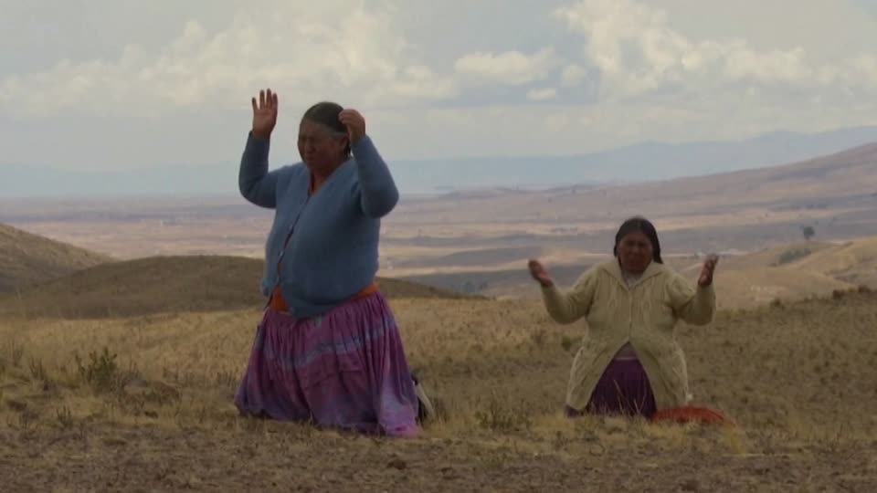 Agricultores andinos rezan para que llegue la lluvia