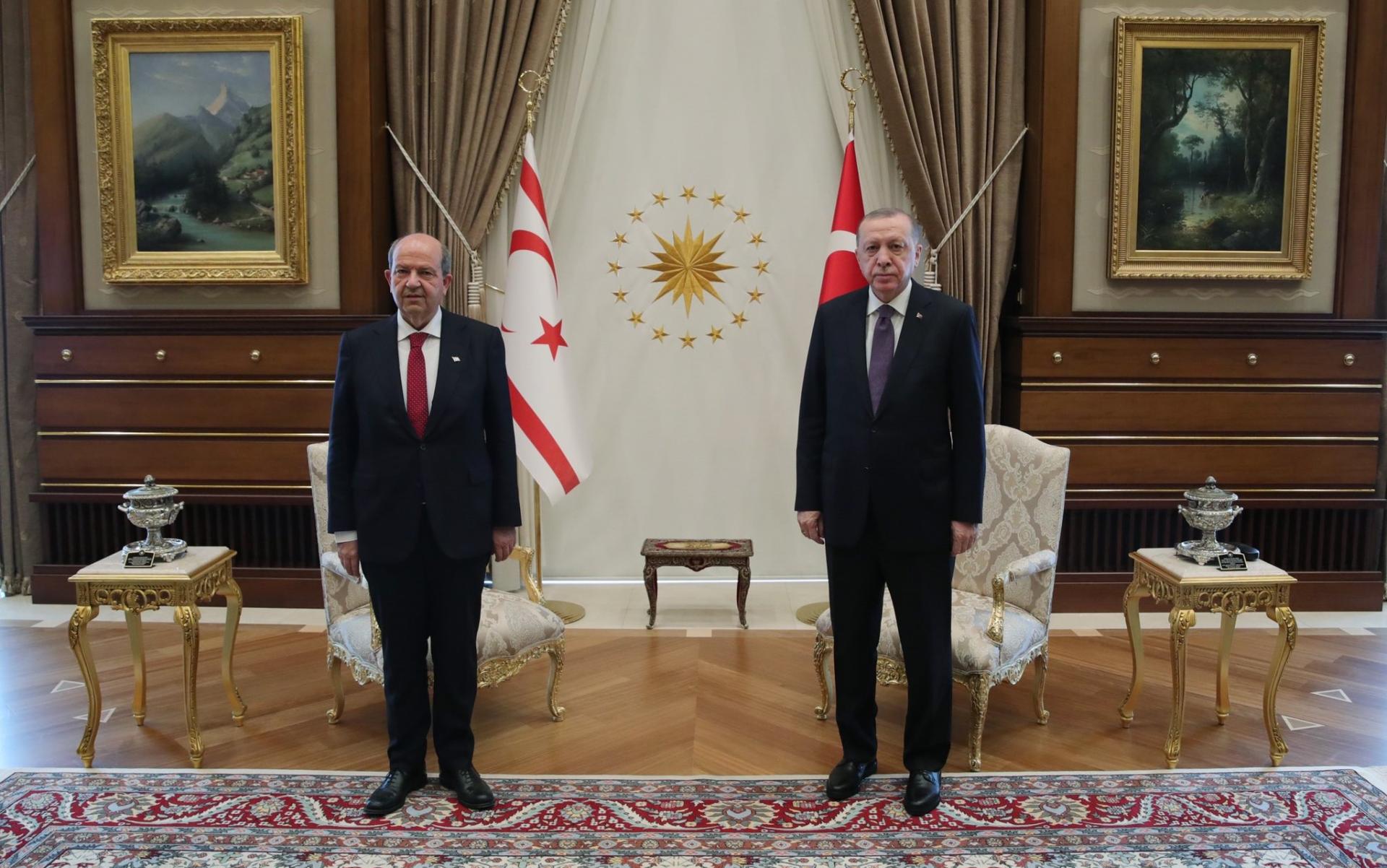 Претседателот Ердоган се состана со претседателот на Турската Република Северен Кипар Ерсин Татар
