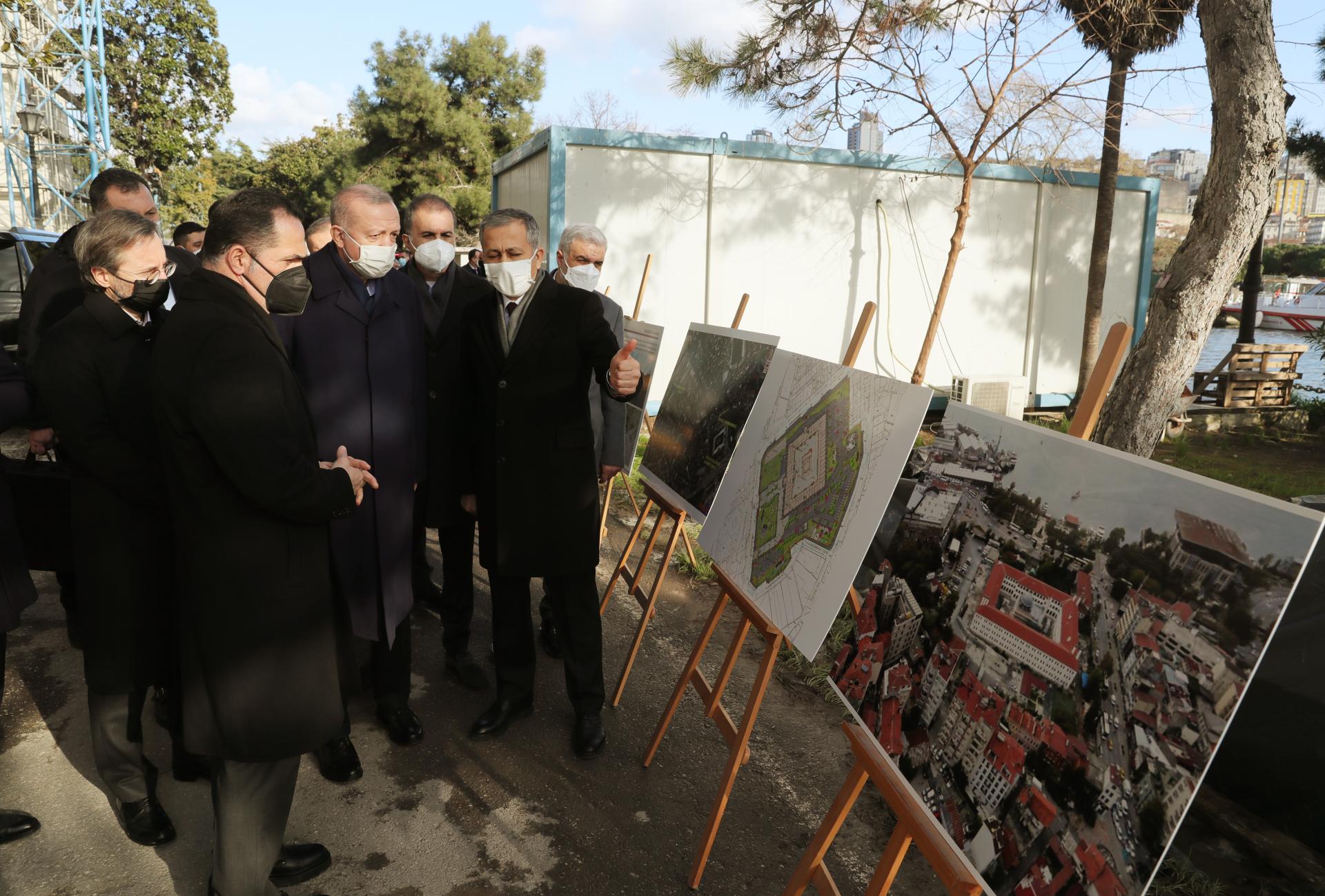 Эрдоган реставрация иштери уланып жаткан Диванхана имаратында иликтөө жүргүздү