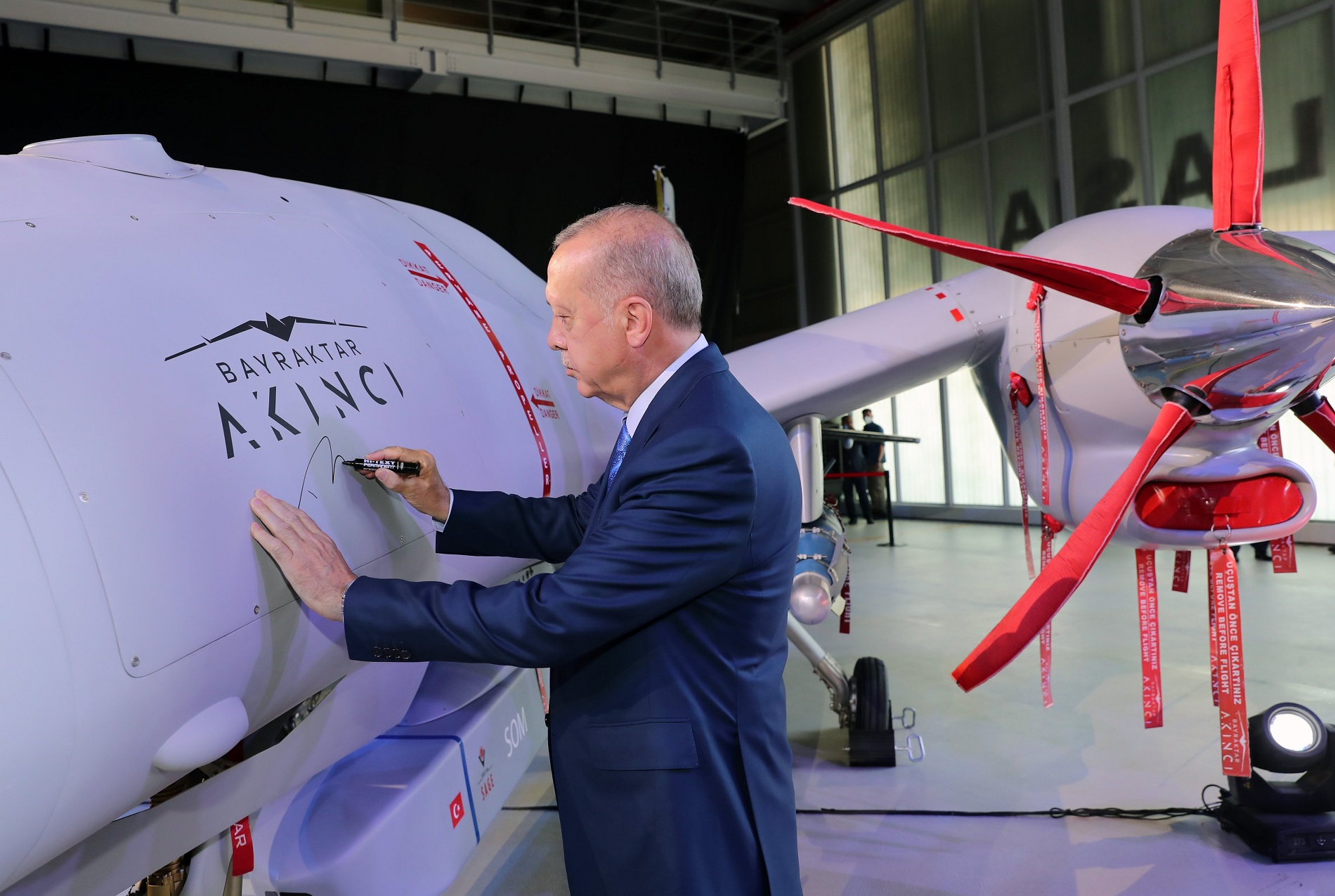 Nënshkruhet marrëveshja e parë e eksportit për dronin sulmues turk “AKINCI”