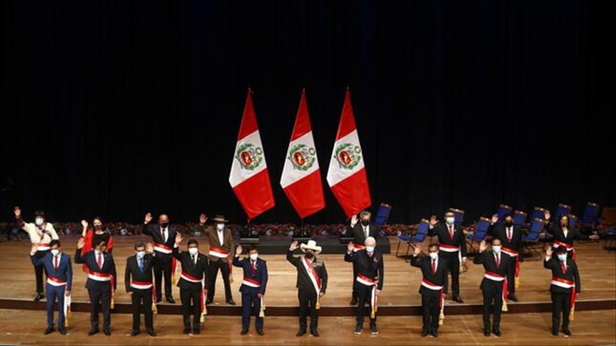 Nuevo presidente de Perú tomó juramento de su gabinete ministerial