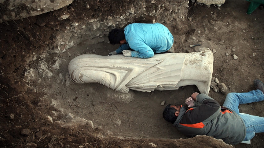 Turqi - Zbulohet statuja 2.000-vjeçare në perëndim të vendit