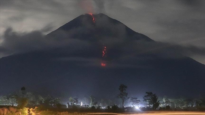 Bilanci i shpërthimi të vullkanit Semeru në Indonezi: 1 i vdekur, 41 të plagosur