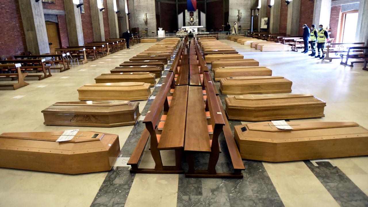 Crisi di funerali a Roma da settimane centinaia di salme  in attesa di essere cremate