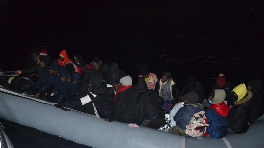 ازمیر، یونان جانے کی کوشش میں ہونے والے 48 پناہ گزینوں کو سمندر سے زندہ نکال لیا گیا