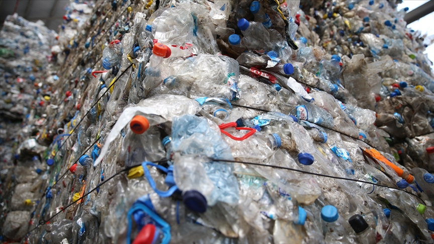Súlyos fenyegetés a világra a műanyagszennyezés