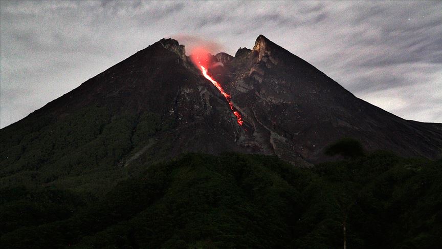 22 erupciones en 6 horas en el Volcán Merapi de la Isla Java en Indonesia