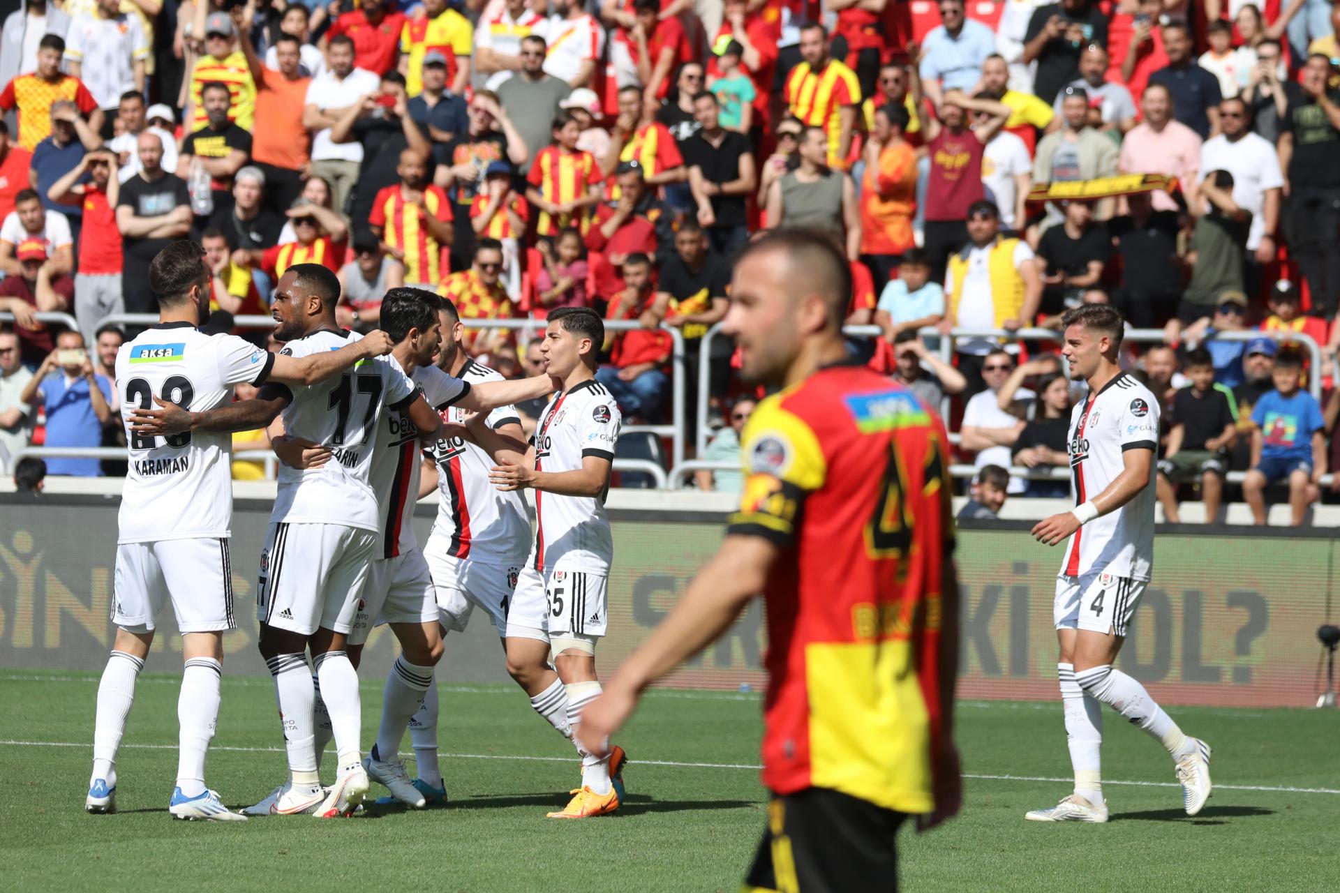 “Beşiktaş” 9  oyunçu  ilǝ qalib gəldi