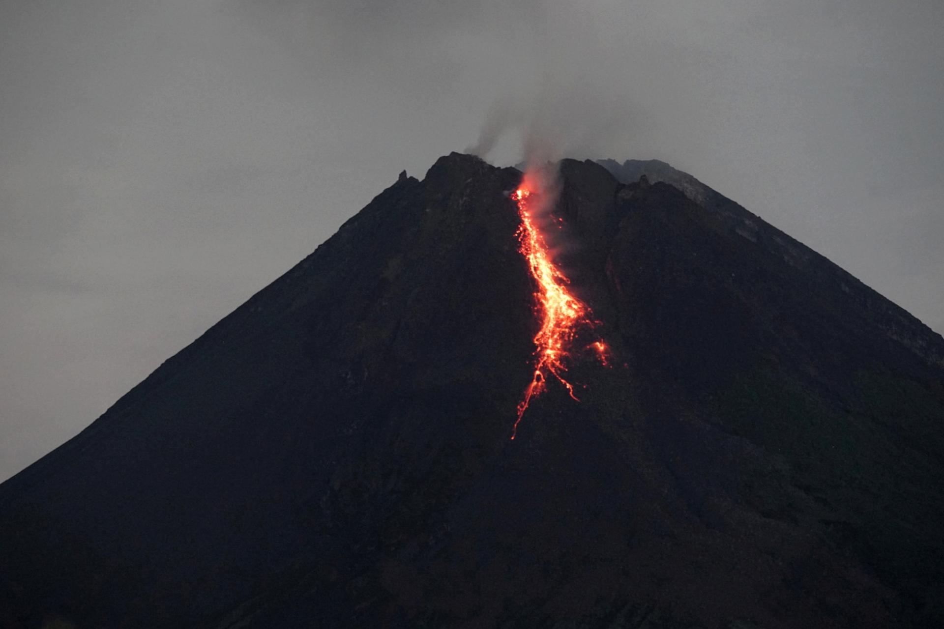 Tri puta eruptirao vulkan Merapi
