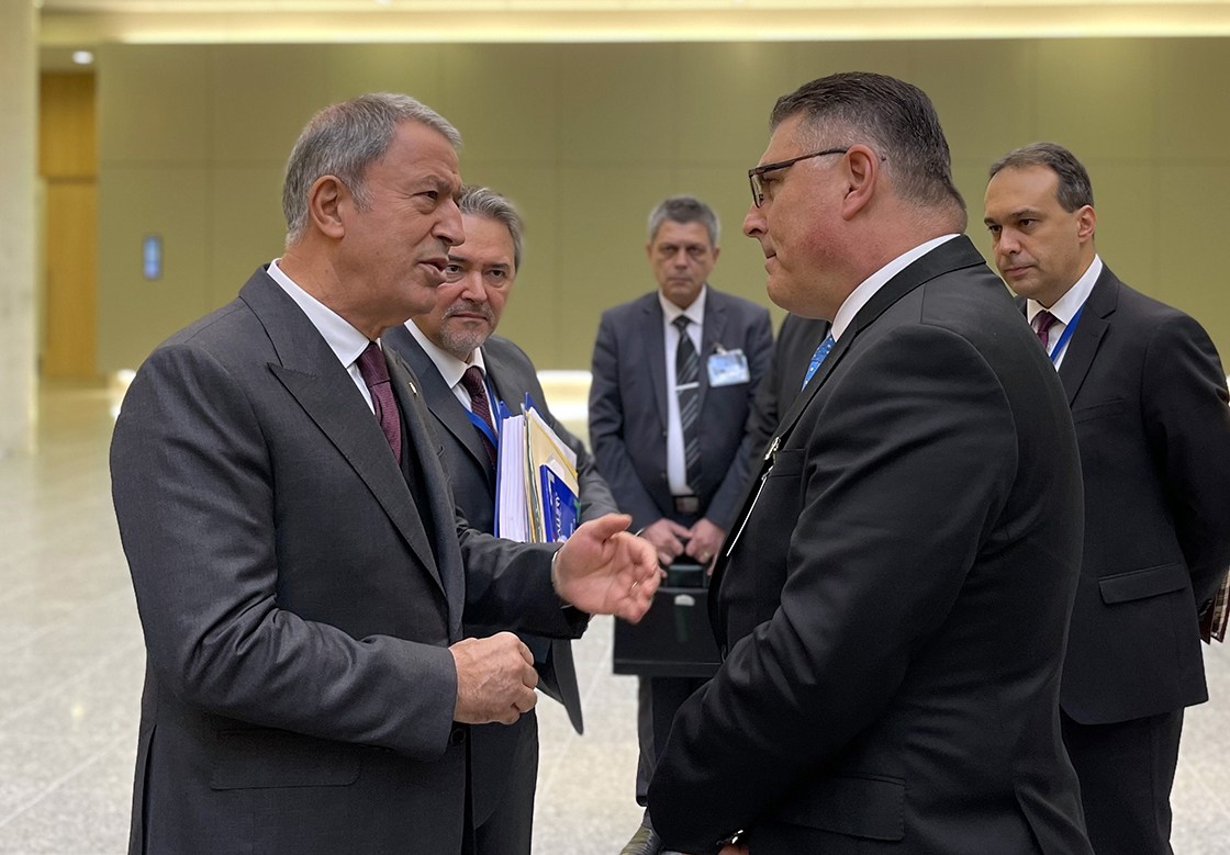 وزیر قومی دفاع  حلوصی آقار  نیٹو کے وزرائے دفاع کے اجلاس دوران مختلف ممالک کے وزراء سے ملاقاتیں