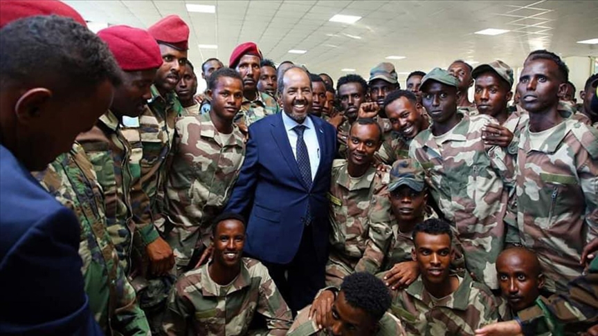 Somaliniň Prezidenti Ysparta welaýatynda somalili esgerler bilen duşuşdy