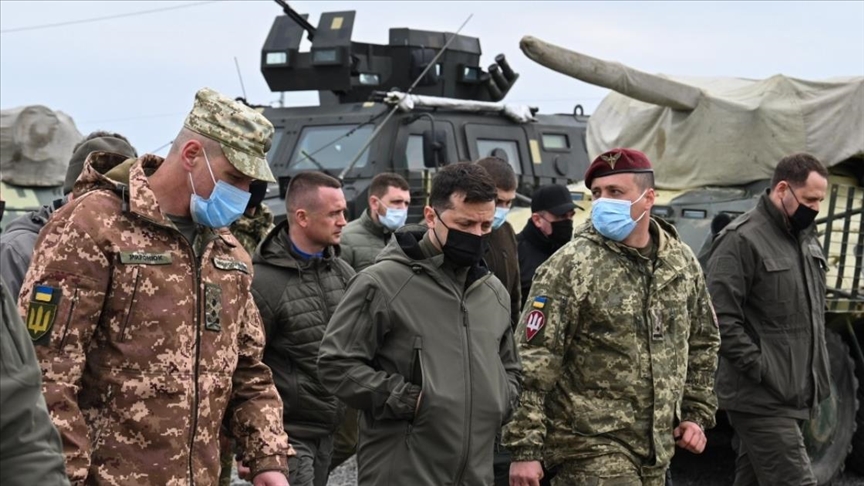 بررسی‌های ولادیمیر زلسنکی در خط جبهه بین اوکراین و کریمه