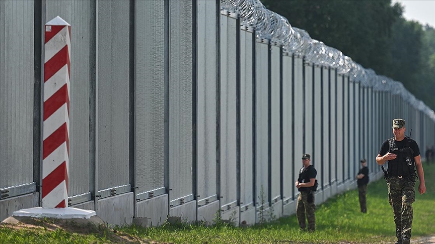 波兰在白俄罗斯边境建造的钢墙完工