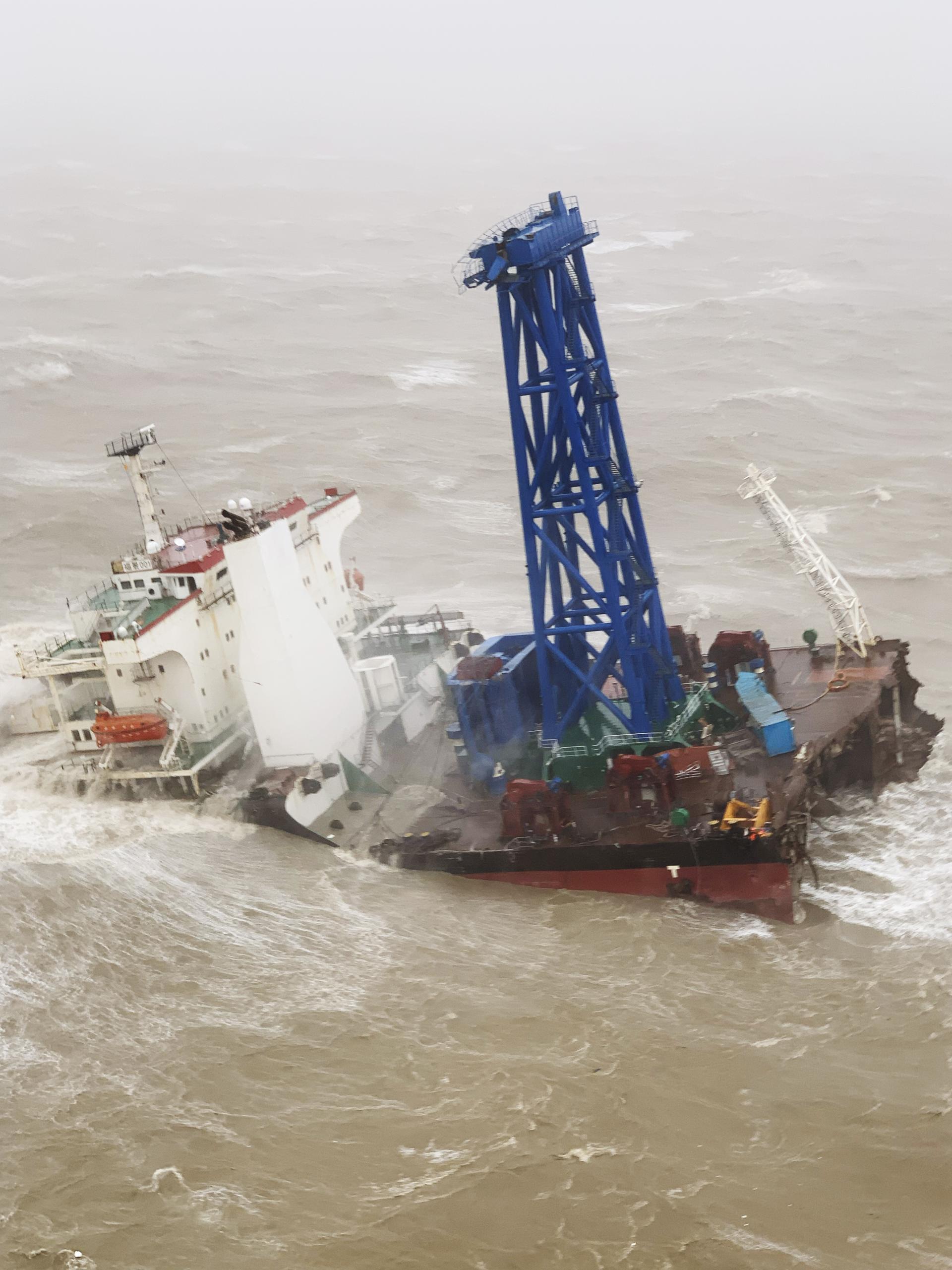 Encuentran los 12 marineros sin vida en altos mares de Hong Kong donde fue naufragado el buque chino