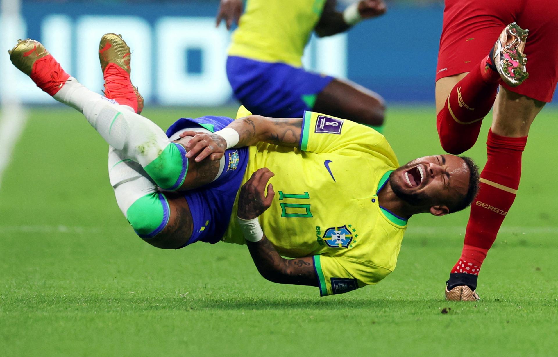 برازیللیک فوتبالچی نیمار جراحت آلدی
