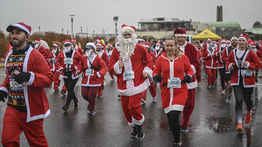 مسابقه دو بابانوئل‌ها در آمریکا برگزار شد