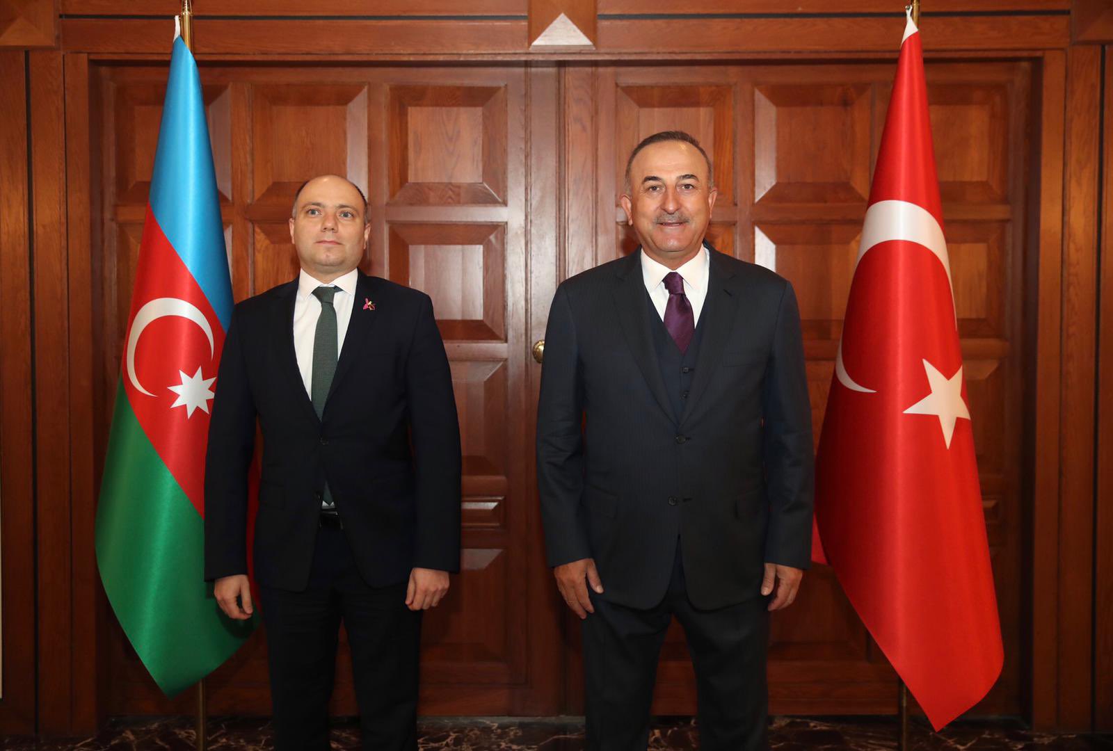 Με τον υπουργό Πολιτισμού του Αζερμπαϊτζάν συναντήθηκε ο Τσαβούσογλου