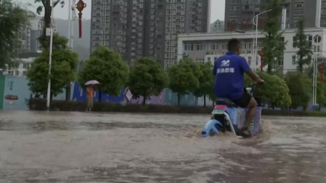 په چین کې د سیلاونو له امله د مړو شمیره ۳۳ تنو ته رسیدلې ده