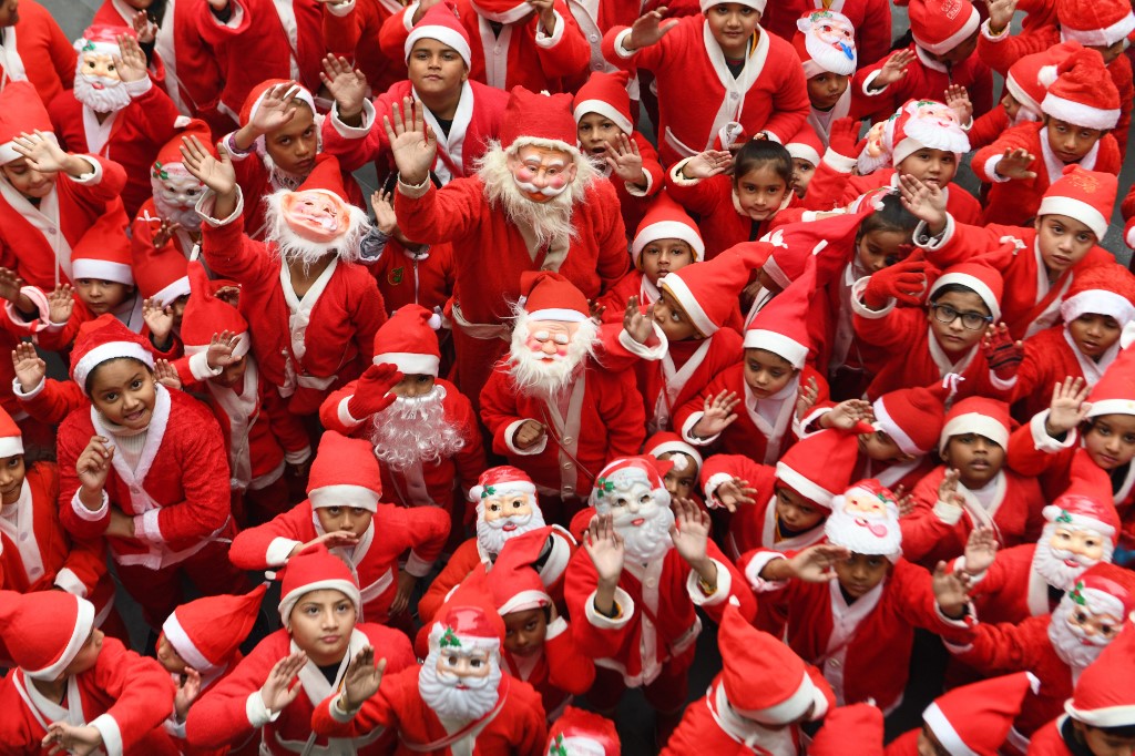 بابانوئل اهل دمره در ترکیه حامی کودکان و مستمندان جهان