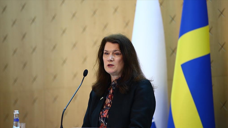 La ministra sueca de Exteriores, Ann Line, reacciona al Partido de la Izquierda que apoya al PKK