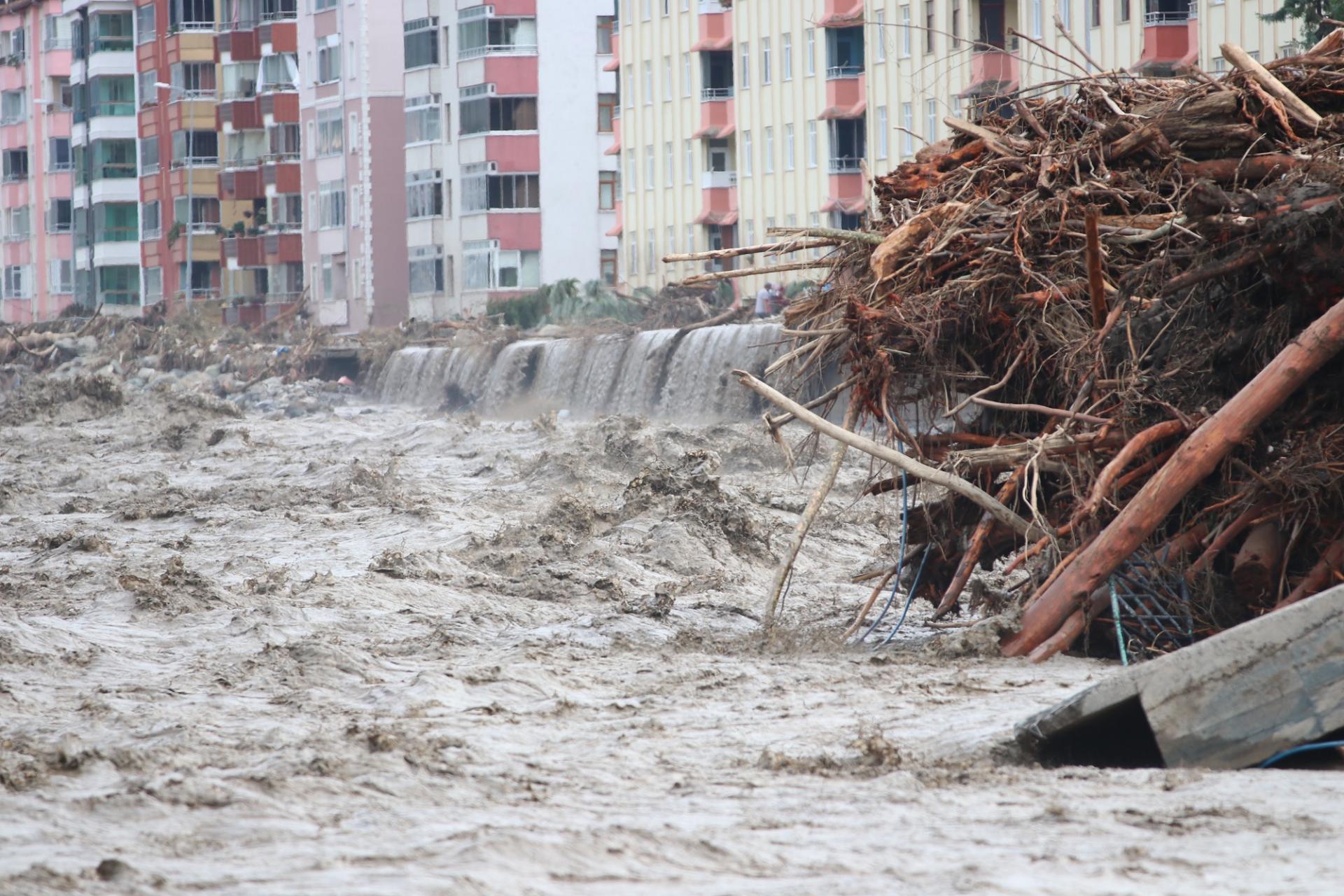 Përmbytjet në Turqi: Rritet në 81 numri i viktimave